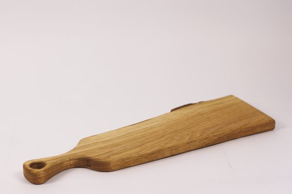 Small oak live edge chopping board with handle #011 - Image 4
