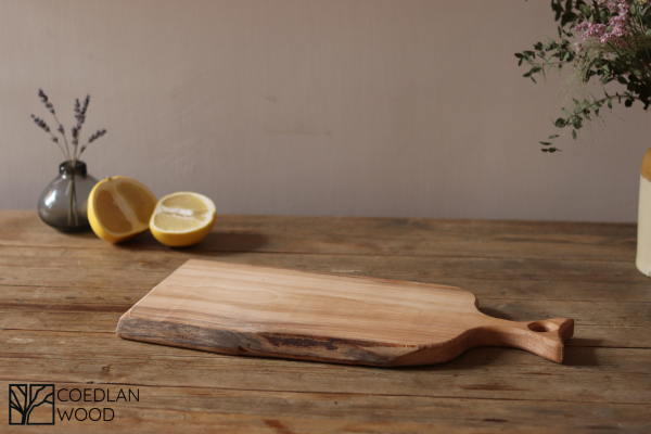 Small beech live edge chopping board with handle